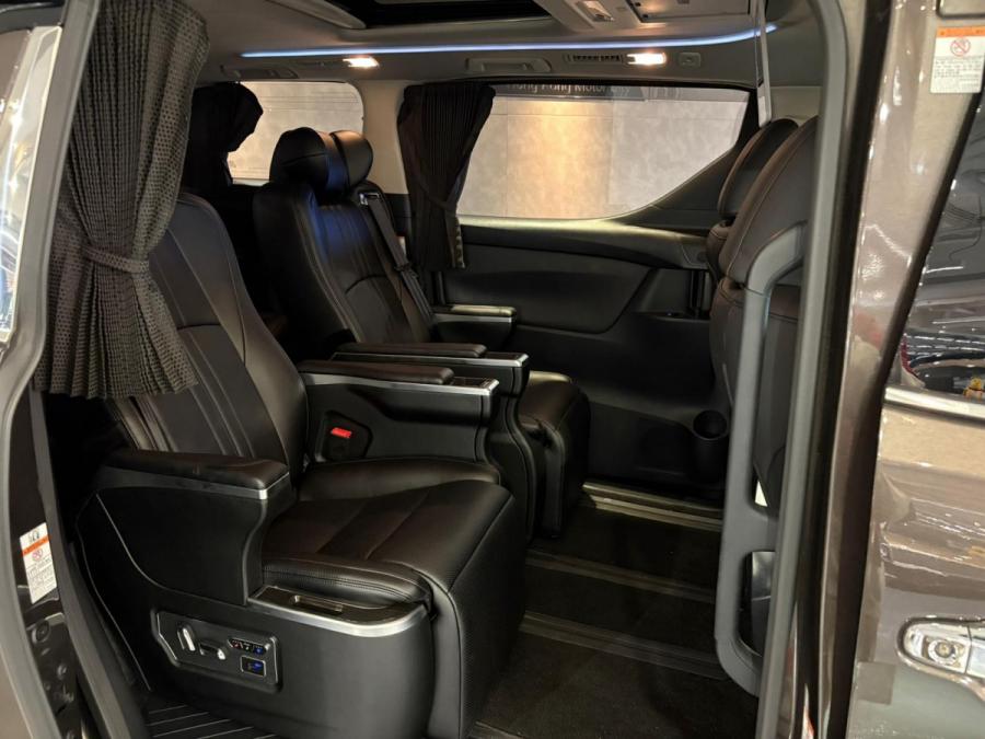 Vellfire 2.5 Hybrid - Image 5